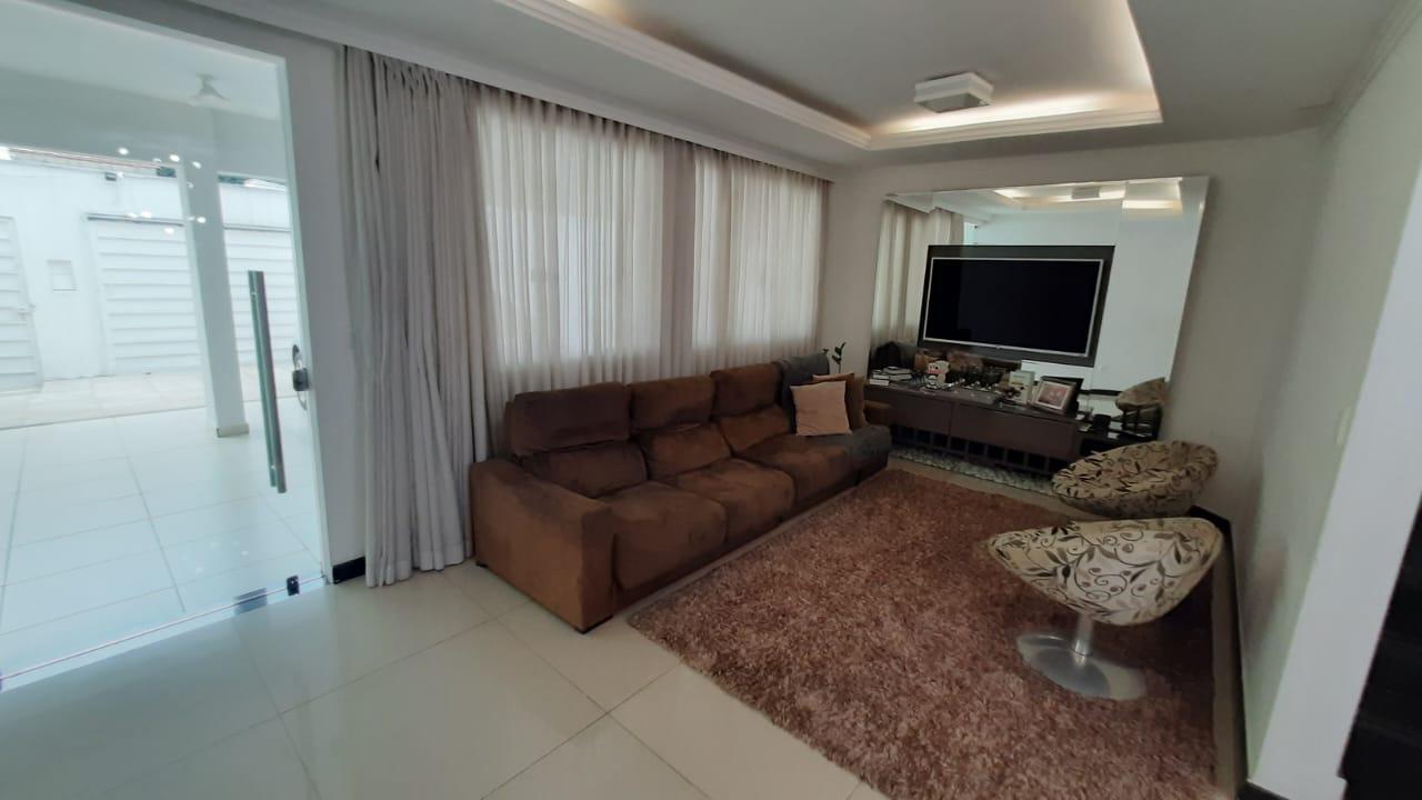 Casa à venda com 4 quartos, 360m² - Foto 3