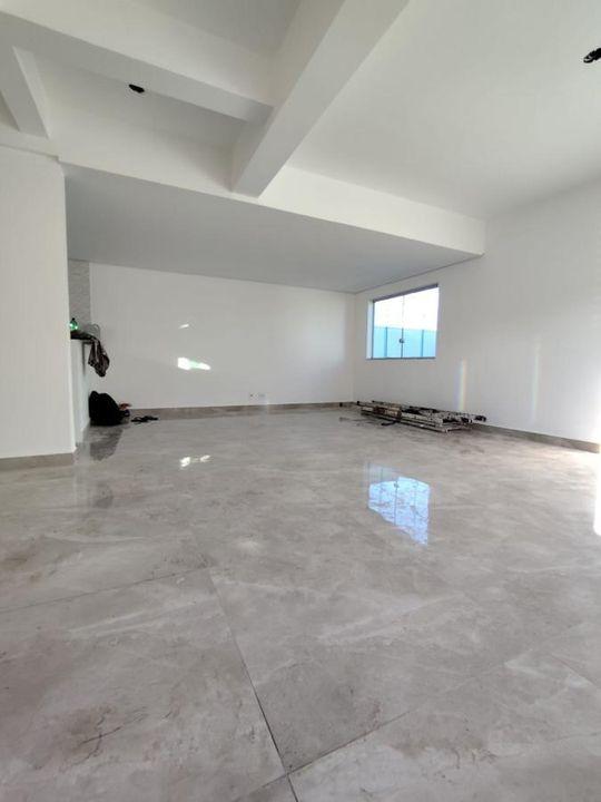 Casa à venda com 3 quartos, 120m² - Foto 1