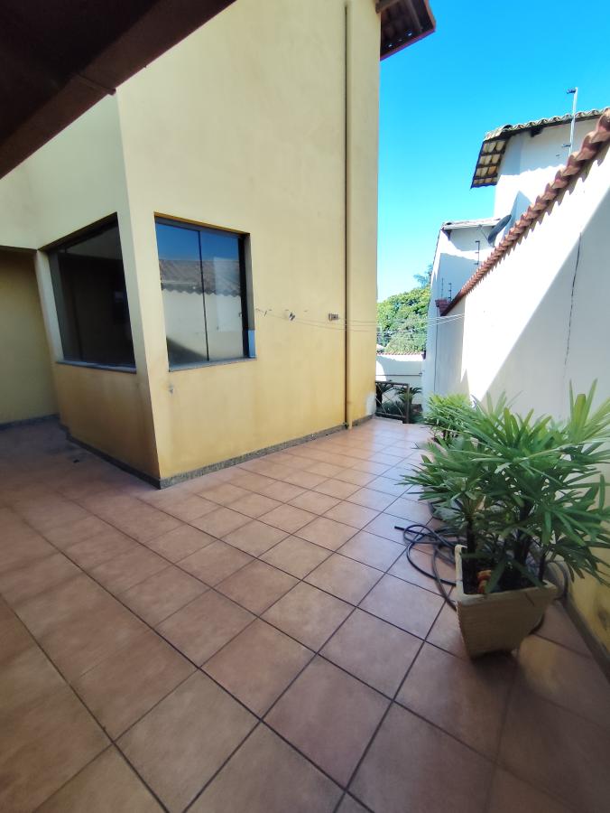 Casa à venda com 3 quartos, 246m² - Foto 29