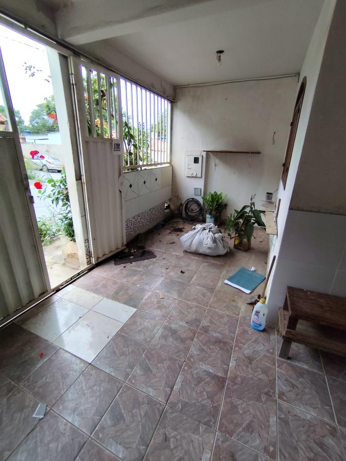 Casa à venda com 3 quartos, 100m² - Foto 2